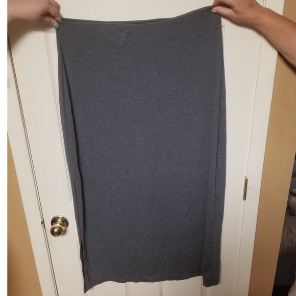 Old Navy Dresses & Skirts - ❤Old Navy❤ XL Maxi Stretchy Grey Skirt with Slit